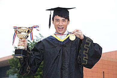 2D手绘风动作冒险游戏《熊心壮志：勇敢的爱德华多》试玩版现已推出